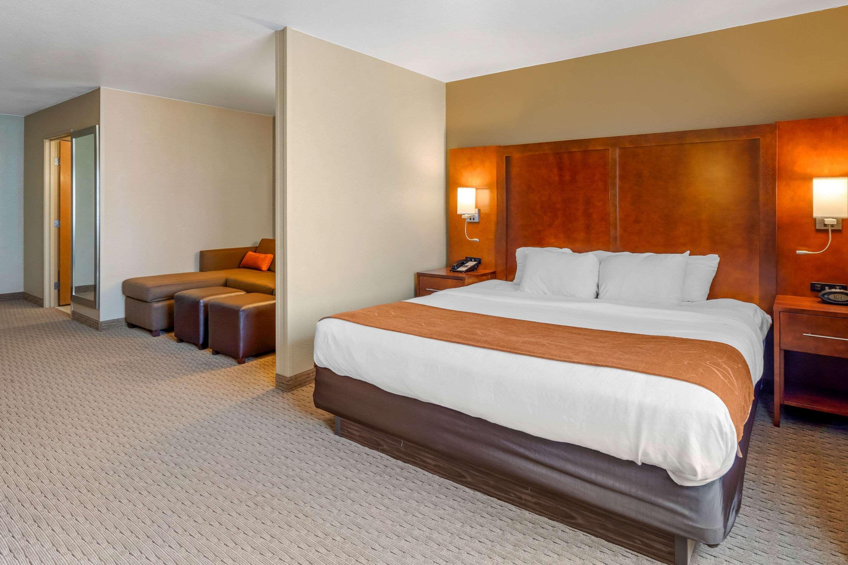 Comfort Suites Берлінгтон Екстер'єр фото
