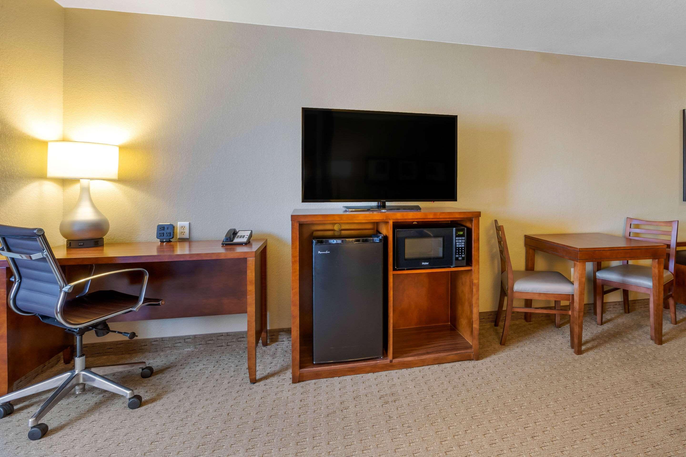 Comfort Suites Берлінгтон Екстер'єр фото