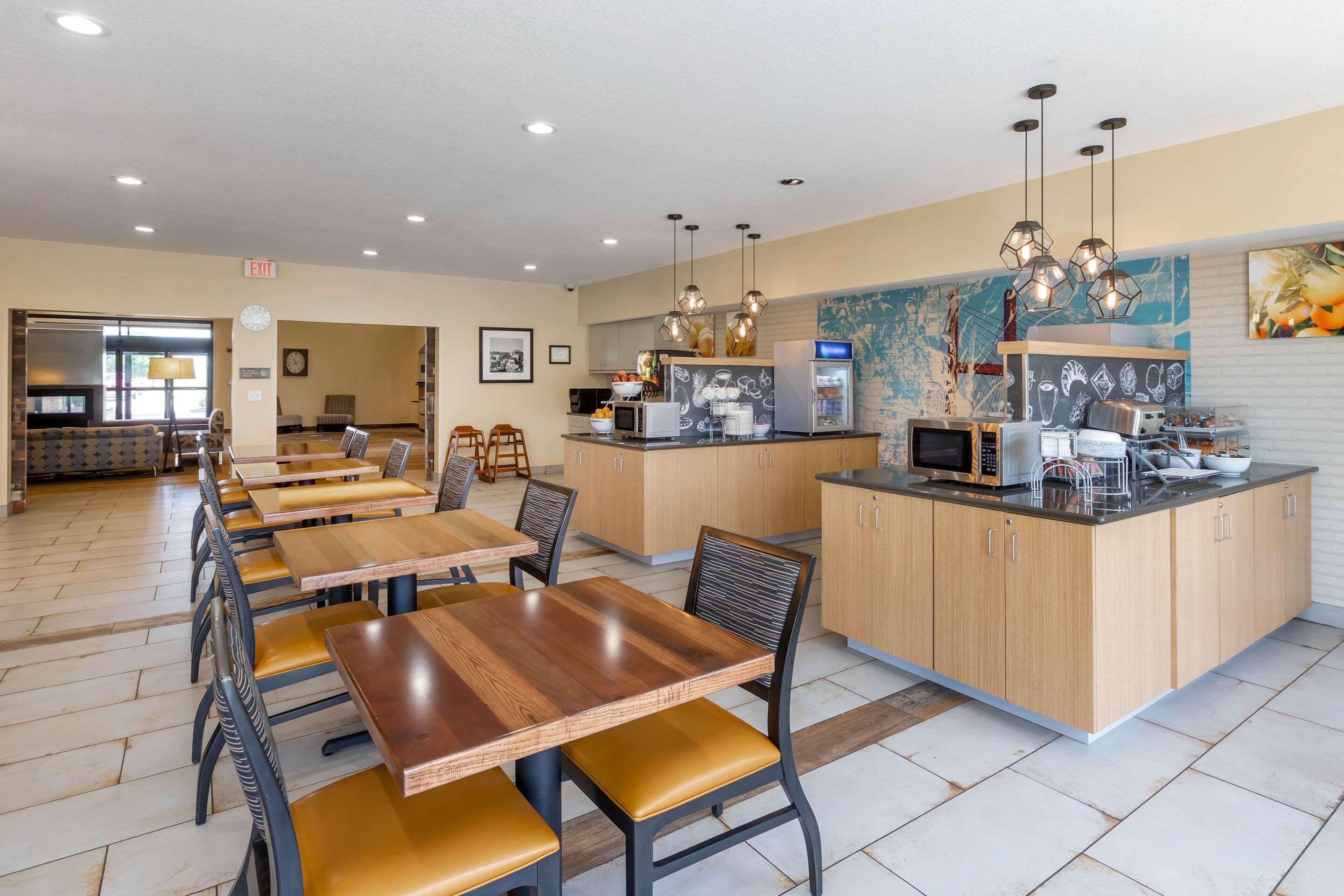 Comfort Suites Берлінгтон Екстер'єр фото