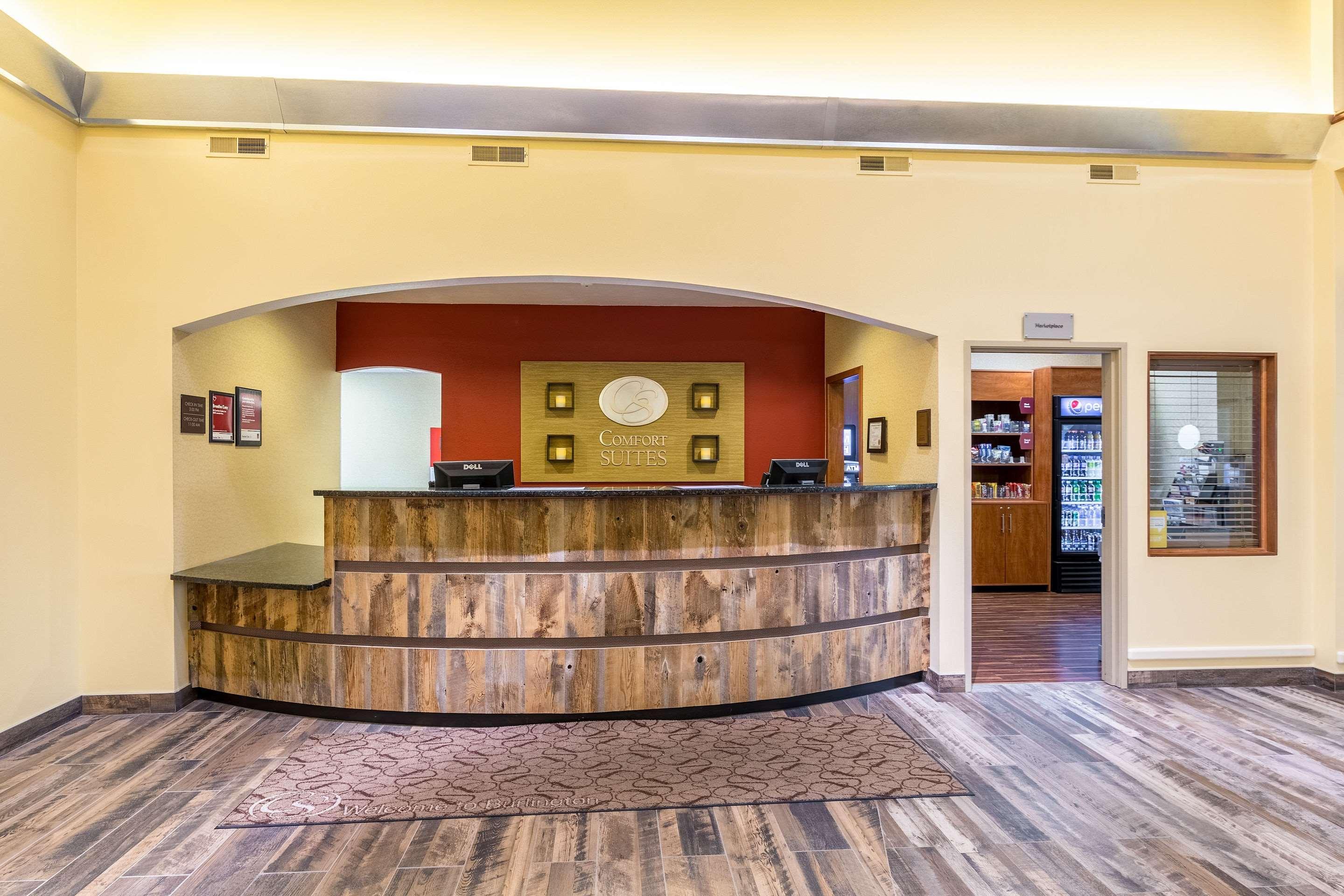 Comfort Suites Берлінгтон Екстер'єр фото